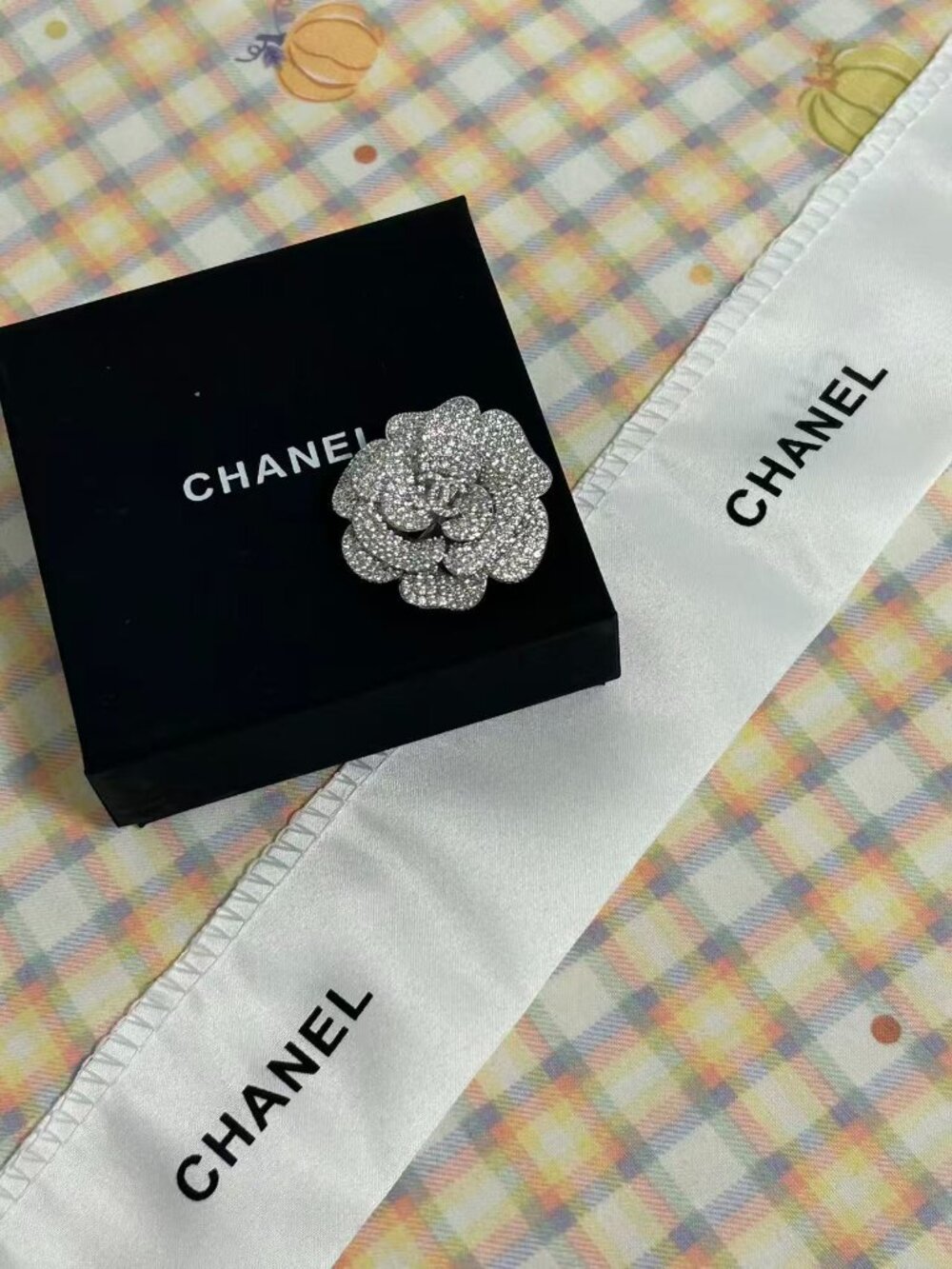 🍇🍇CHANEL Full-Diamond Camellia Brooch🍓🍓